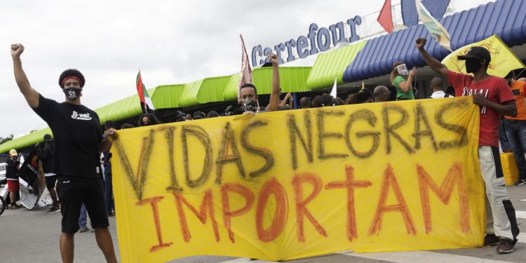 Fundamentos históricos do racismo e sua manipulação empresarial