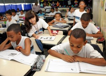 Fundeb: dinheiro público somente para as escolas públicas!