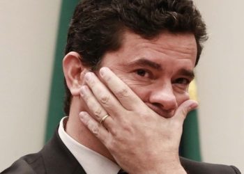 A História não dá voltas, dá cambalhotas