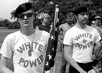 Terrorismo supremacista e teoria da substituição