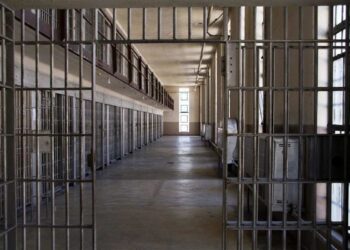 Vigiar e punir: quando a Escola se assemelha a uma prisão