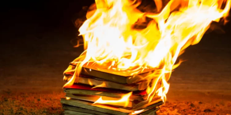 Armas sim, livros não!